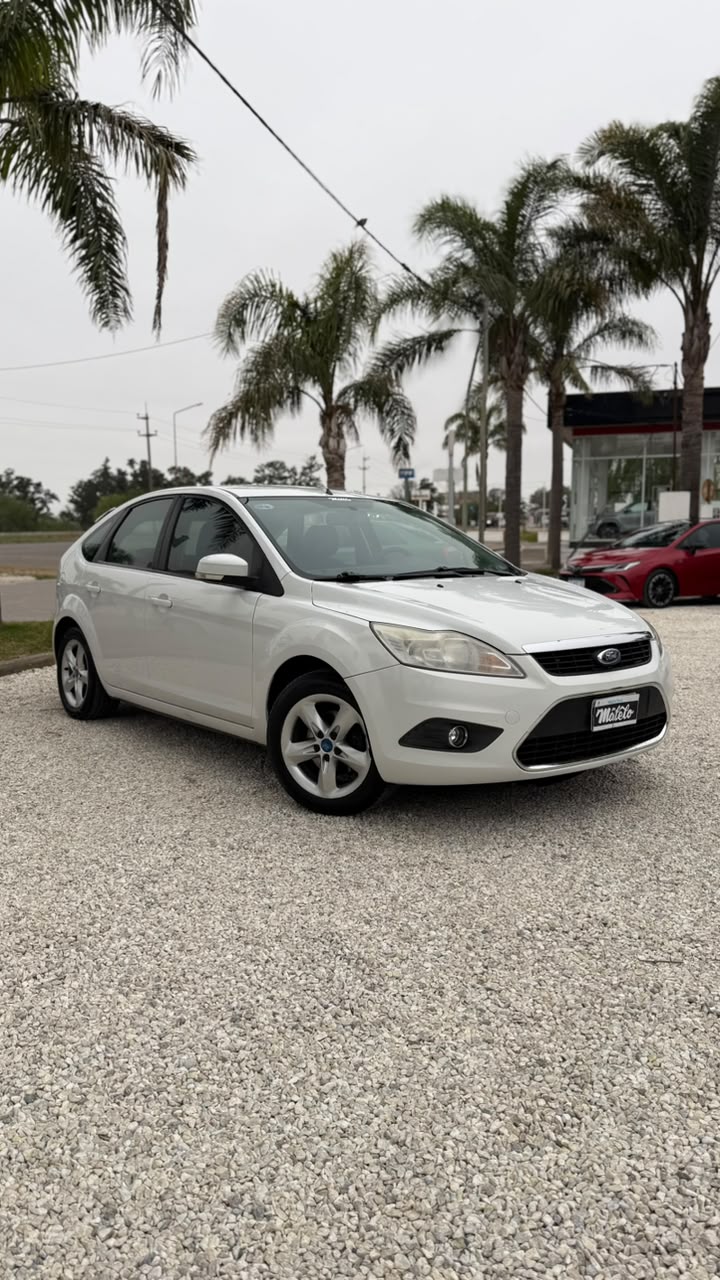 FORD - FOCUS  TREND  1.6    CON GNC  - MANUAL  - 2011
